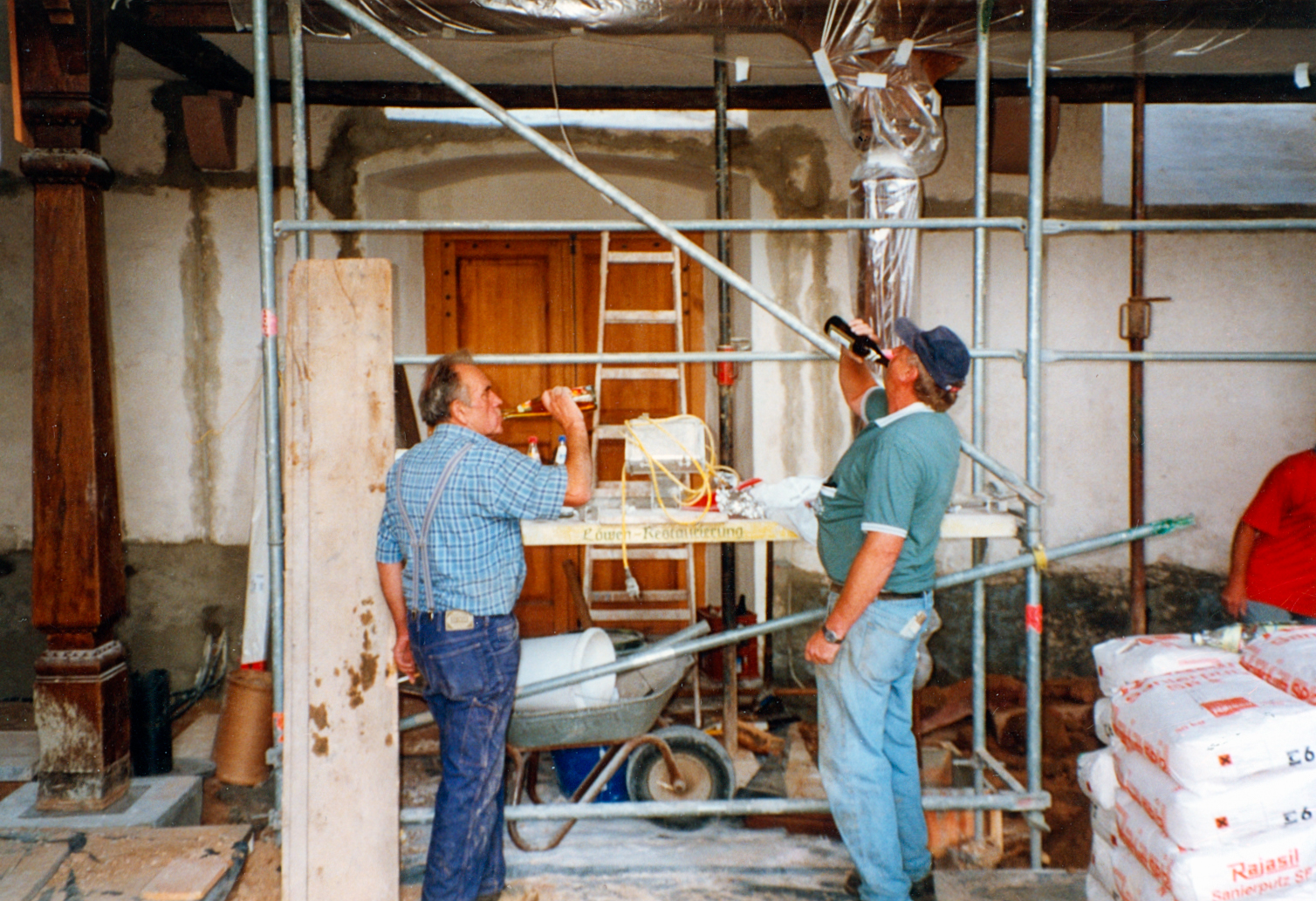 Ab dem 30.06.2000 begann der Abbruch des Bodens.